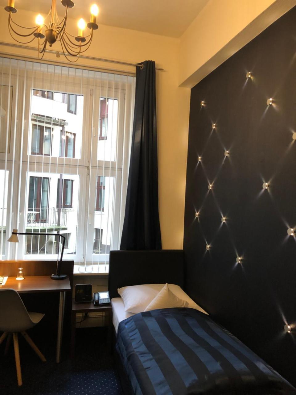 Hotel Wagner Im Dammtorpalais Hamburg Bagian luar foto