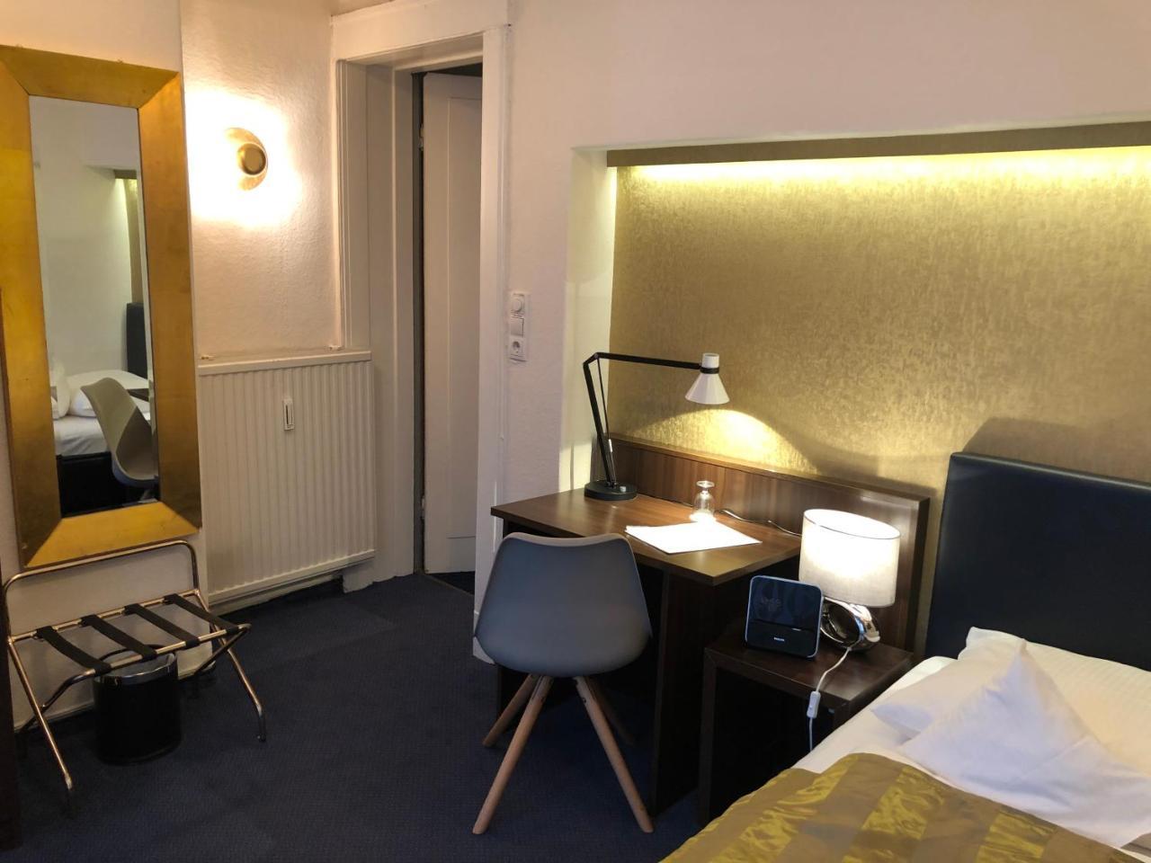 Hotel Wagner Im Dammtorpalais Hamburg Bagian luar foto